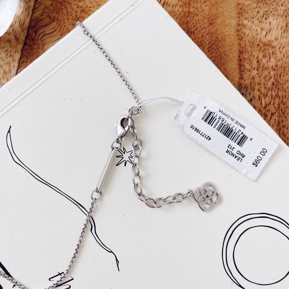 Kendra Scott Leanor Pendant Necklace in Silver - Picture 5 of 9